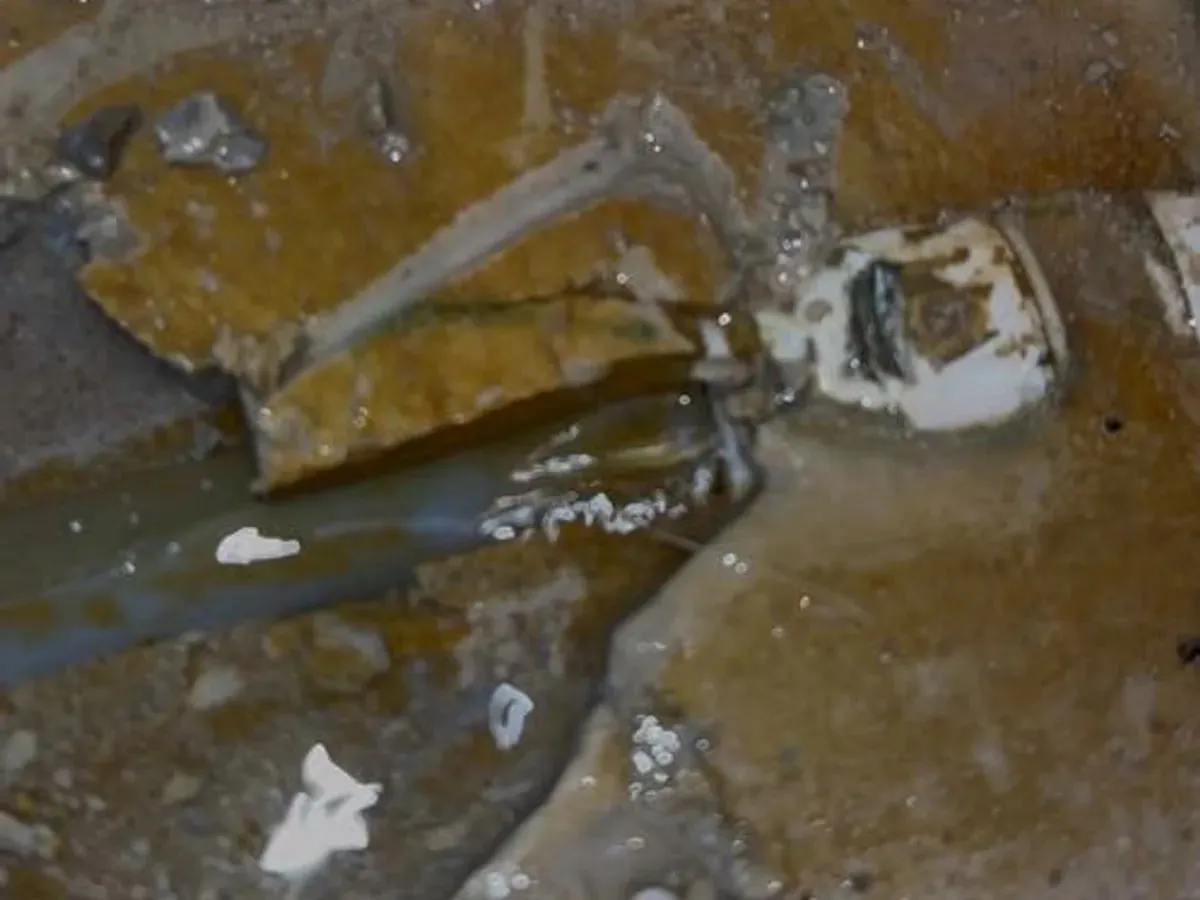 Push-fit coupler pulled away from a plastic pipe in wet concrete